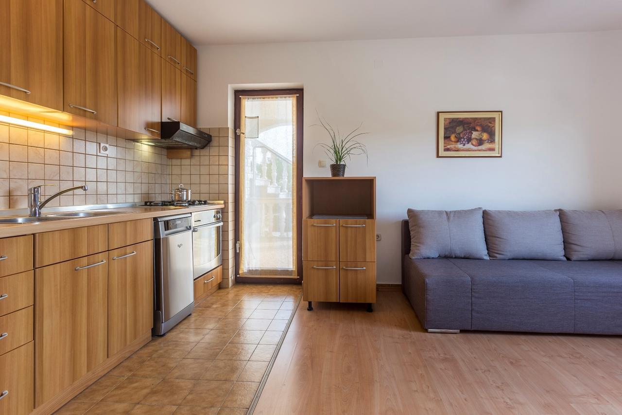 Apartments Rajkovic ลาบิน ภายนอก รูปภาพ