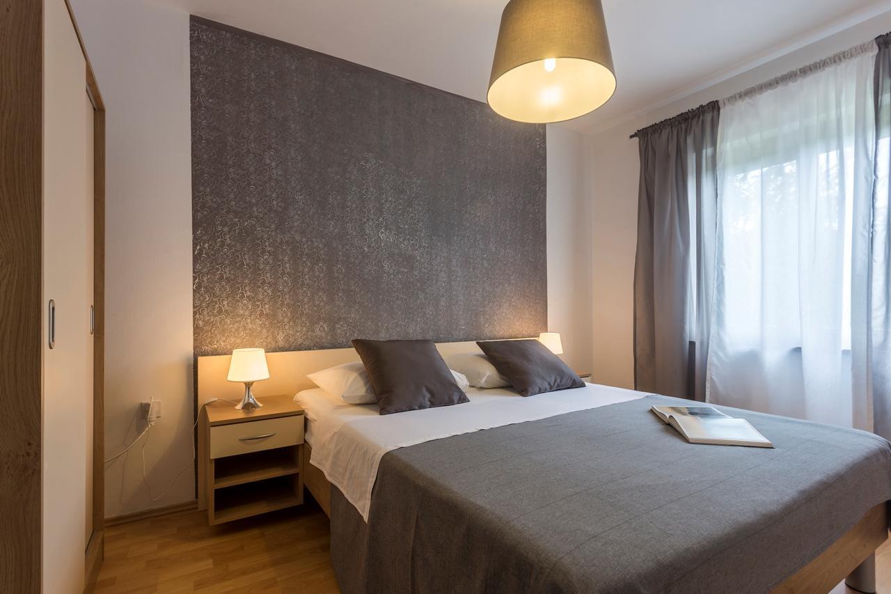 Apartments Rajkovic ลาบิน ภายนอก รูปภาพ