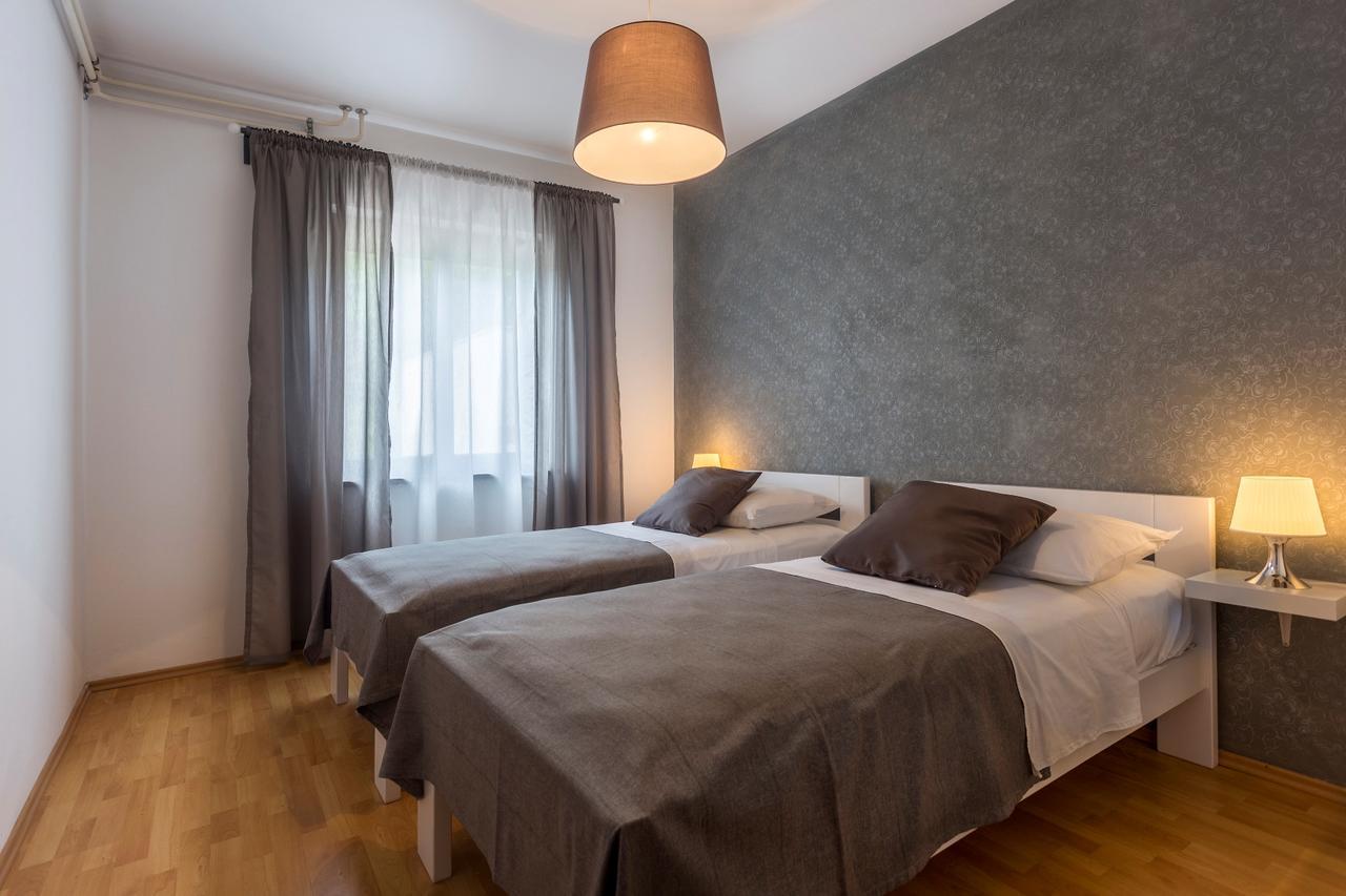 Apartments Rajkovic ลาบิน ภายนอก รูปภาพ