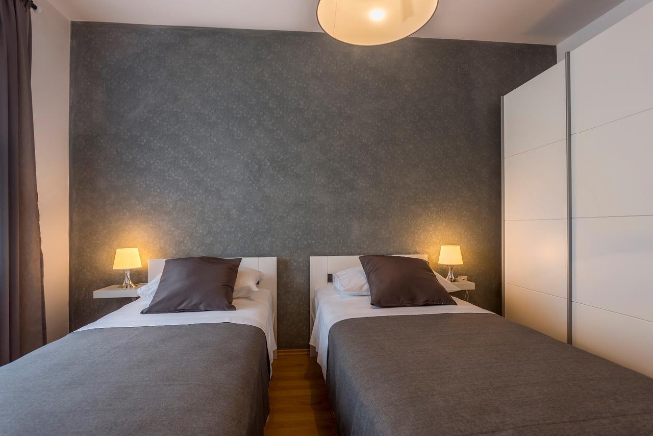 Apartments Rajkovic ลาบิน ภายนอก รูปภาพ